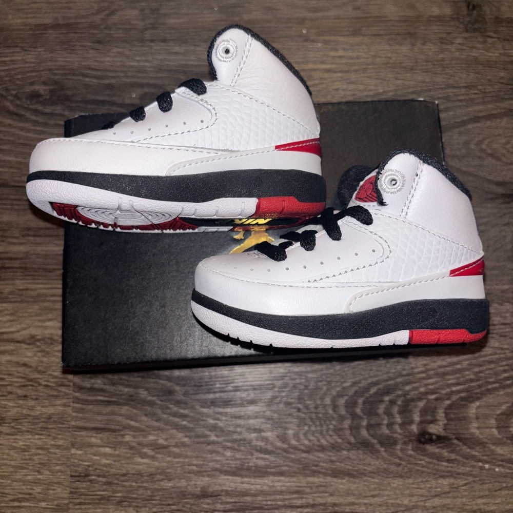 Jordan retro 2 White and Red Toddler Sneakers